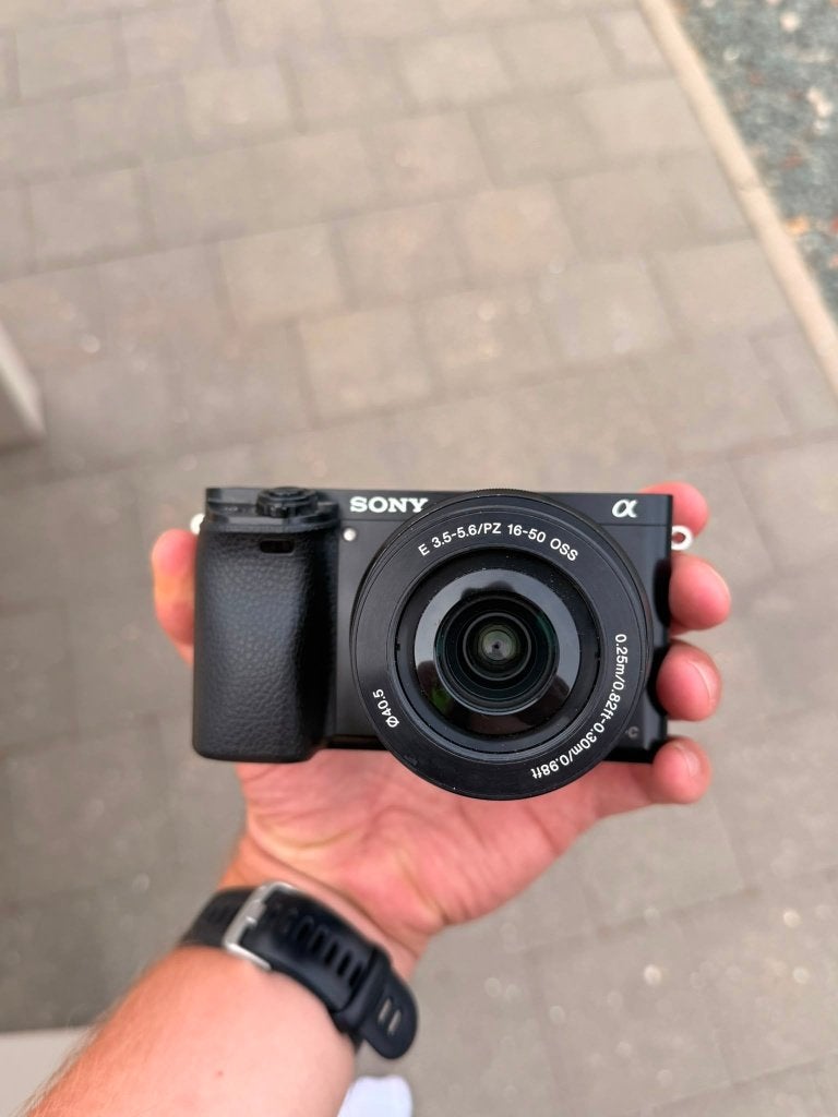 Sony A6000 + objectif en kit 16-50 mm + 3 batteries, Enlèvement ou Envoi, Utilisé, 24 mégapixels, Sony
