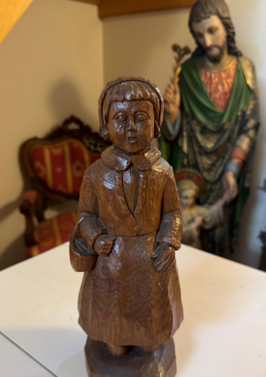 Brocante Houten Beeldje: Meisje in Klederdracht met Mandje, Ophalen