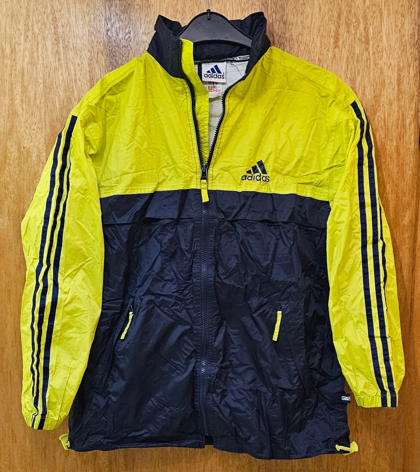 NIEUW ADIDAS REGEN- EN WINDJACK, Caravans en Kamperen, Regenkleding, Ophalen of Verzenden, Nieuw, Regenjas, Kinderen