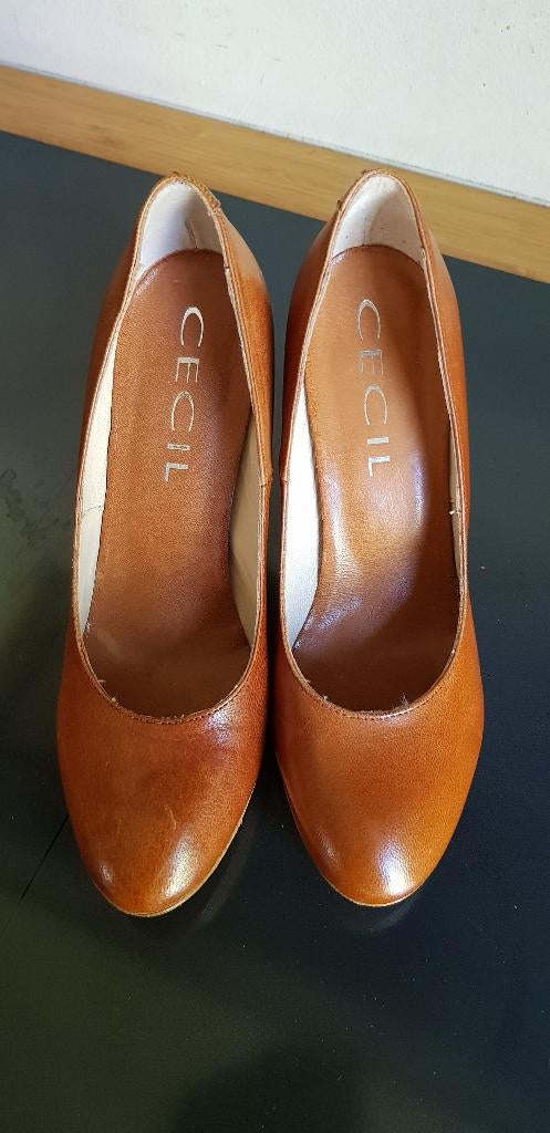 Damesschoenen, Kleding | Dames, Schoenen, Pumps, Bruin, Zo goed als nieuw, Ophalen