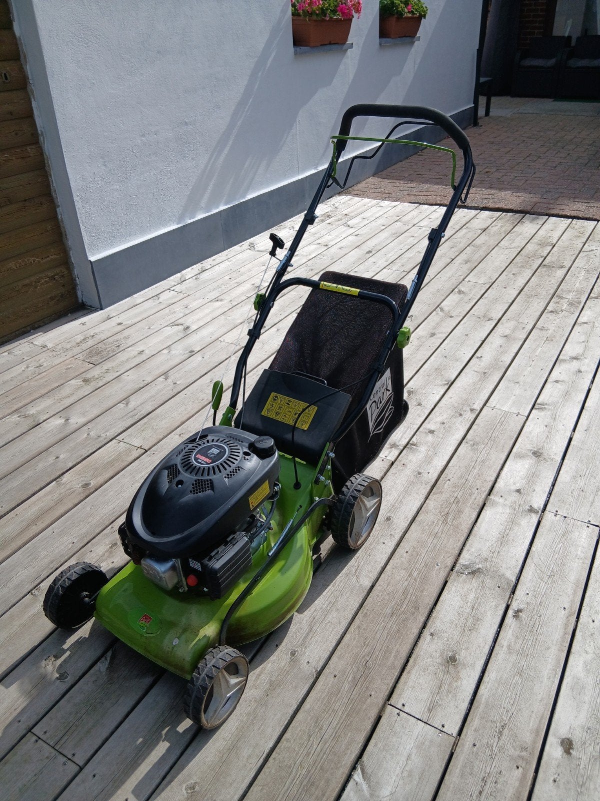 Prachtige zelftrekker benzine grasmachine Central Park., Tuin en Terras, Cirkelmaaier, Zo goed als nieuw, 40 t/m 49 cm, Ophalen