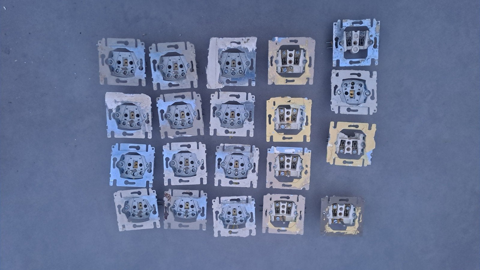 Niko geaarde stopcontacten, schakelaars en afdekplaatjes, Doe-het-zelf en Bouw, Elektriciteit en Kabels, Ophalen of Verzenden