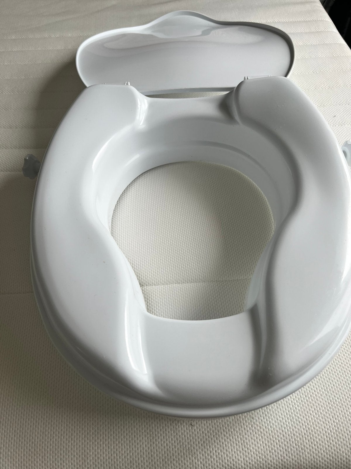 Toiletverhoger, Enlèvement