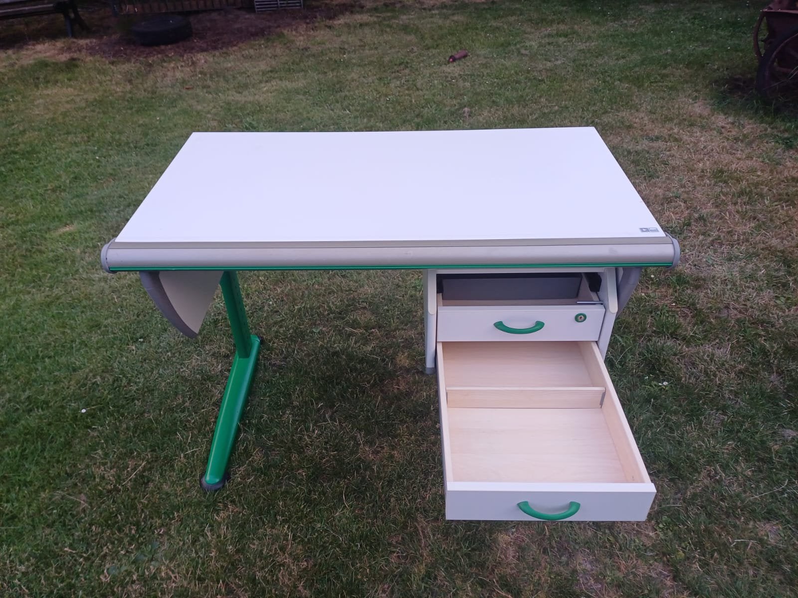 Bureau/ tekentafel, Ophalen, Zo goed als nieuw