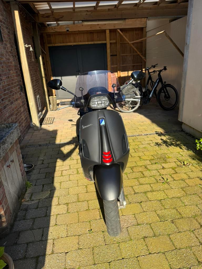 Vespa sprint 50, Fietsen en Brommers, Ophalen, Zo goed als nieuw, Benzine, Vespa
