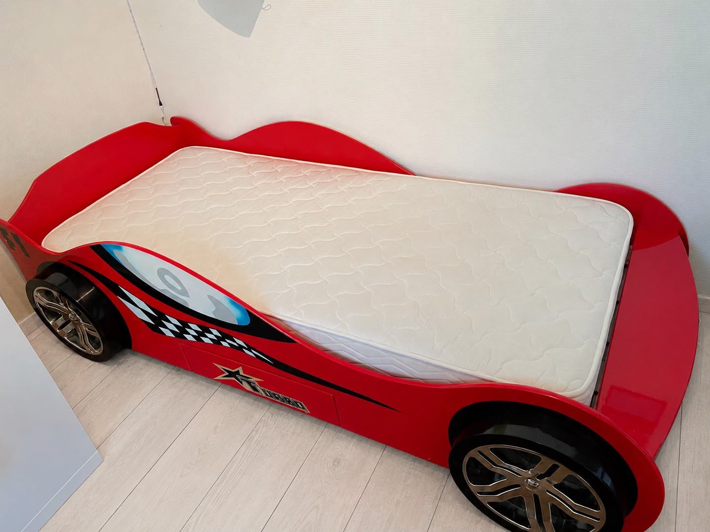 Lit voiture VIPACK rouge, Enlèvement, Comme neuf