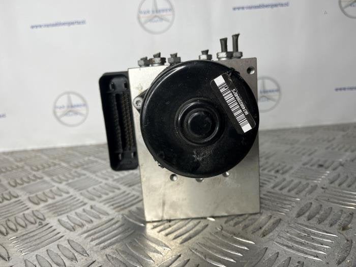 Pompe ABS d'un Mercedes CLC-Klasse, -, 3 mois de garantie, Utilisé, -