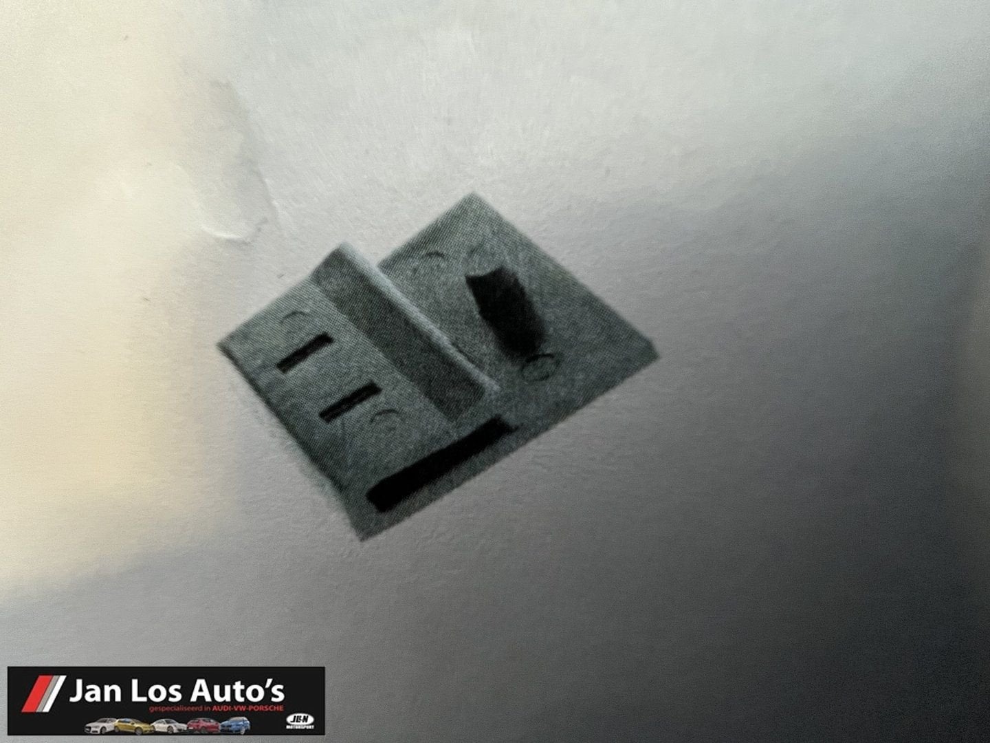 Audi coupe 80 90 B2 typ81 85 radiateurbehuizing clip, -, Origine de la pièce connue, Audi, Utilisé