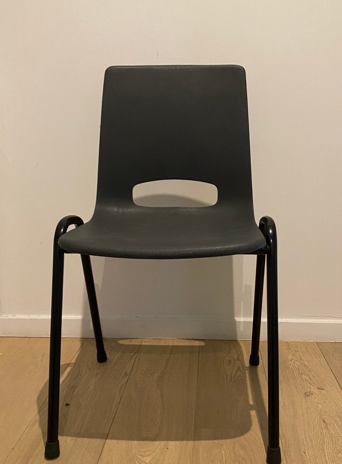 zwarte kunststof stoelen (9 stuks), Ophalen, Kunststof, Zwart, Zo goed als nieuw
