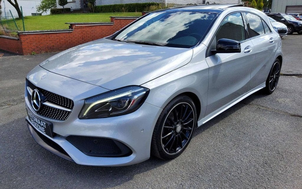 Mercedes-Benz A-CLASS 180 A 180 AMG LINE BENZINE AUTOMAAT, Autos, Euro 6, Entreprise, Noir, 5 portes