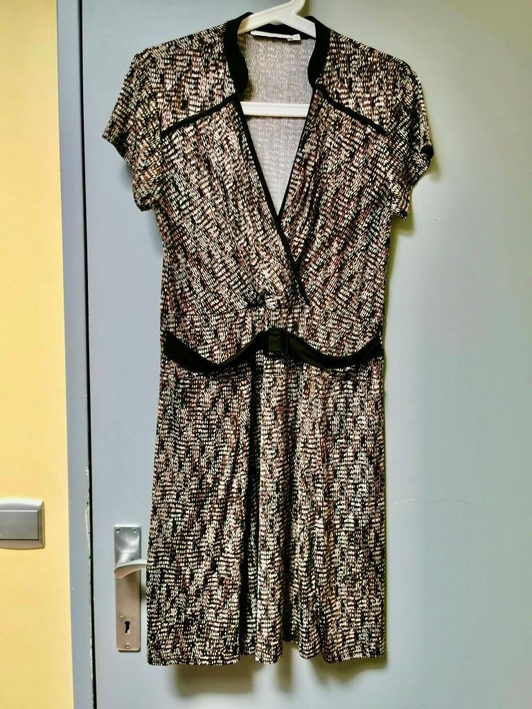Jurk - LOLA & LIZA - maat 42, Kleding | Dames, Jurken, Zo goed als nieuw, Maat 42/44 (L), Bruin, Knielengte, Ophalen of Verzenden