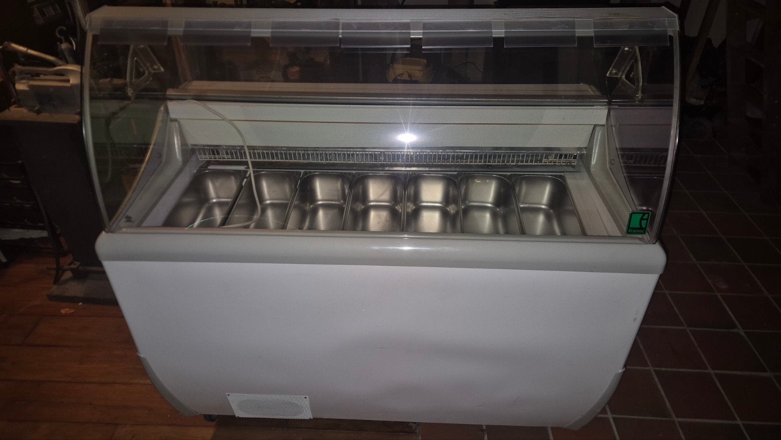 NIEUWE Framec J7 Extra professionele ijsvitrine – 7 bakken, Elektronische apparatuur, Ophalen, Nieuw, Zelfvriezend