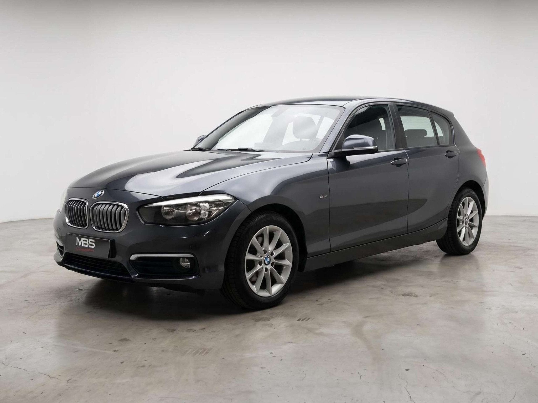 BMW 1 Serie 118 *i AUTO* NAVI* CLIM* CRUISE* 1 PROP* GARANTI, Autos, BMW, 100 kW, Achat, Entreprise, 5 portes