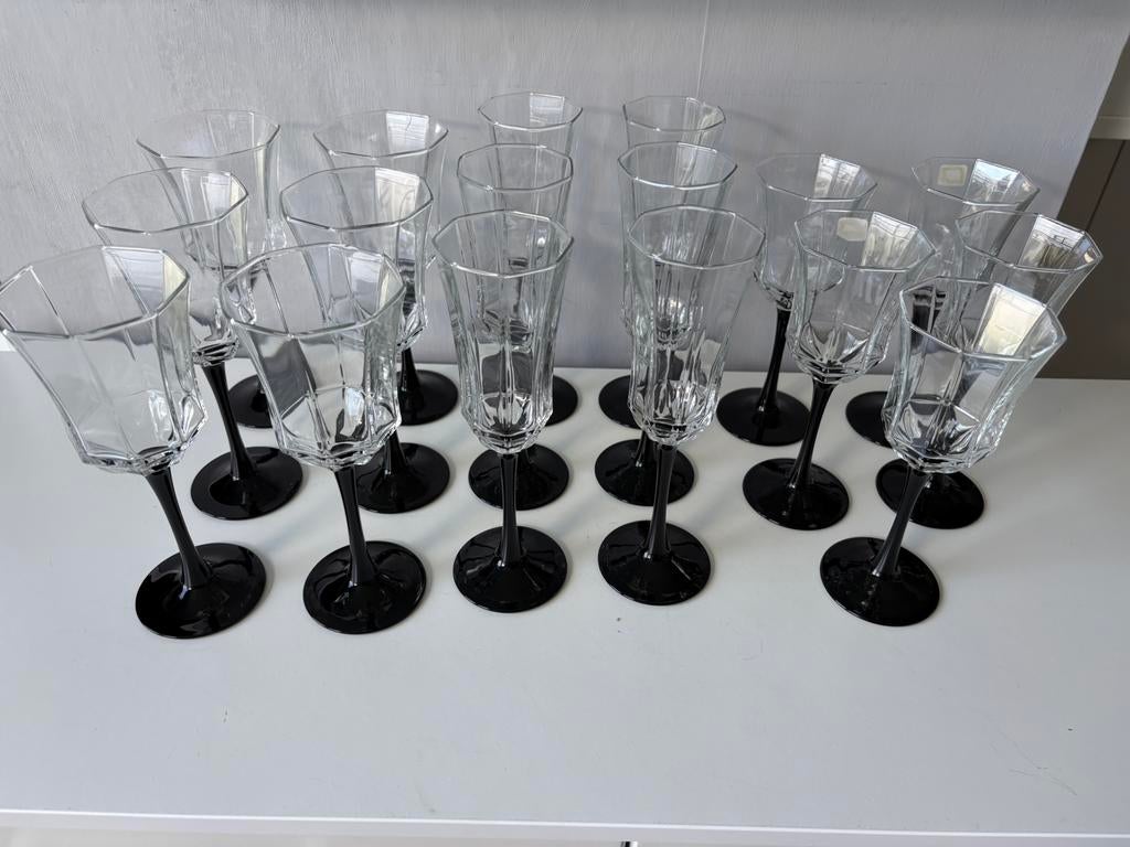 17 verres LUMINARC, Enlèvement, Comme neuf