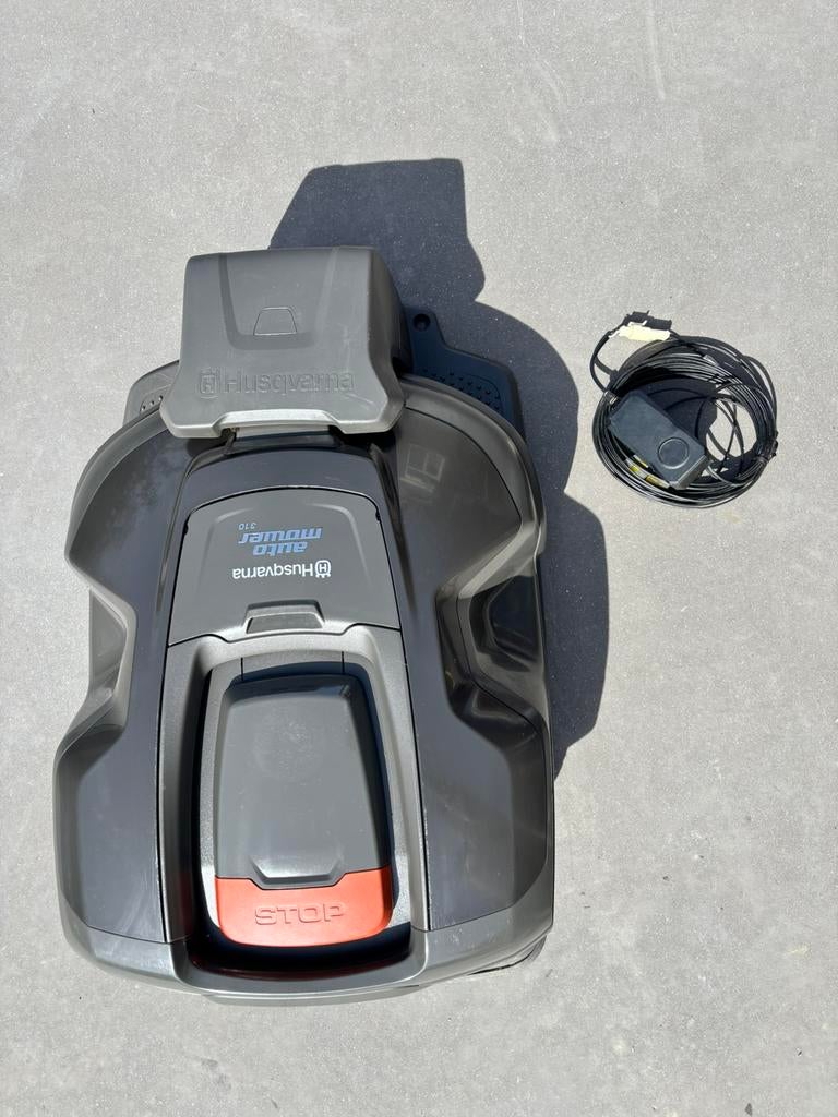 Robot tondeuse seulement 2950h ! Husqvarna automower 310, Ophalen, Zo goed als nieuw