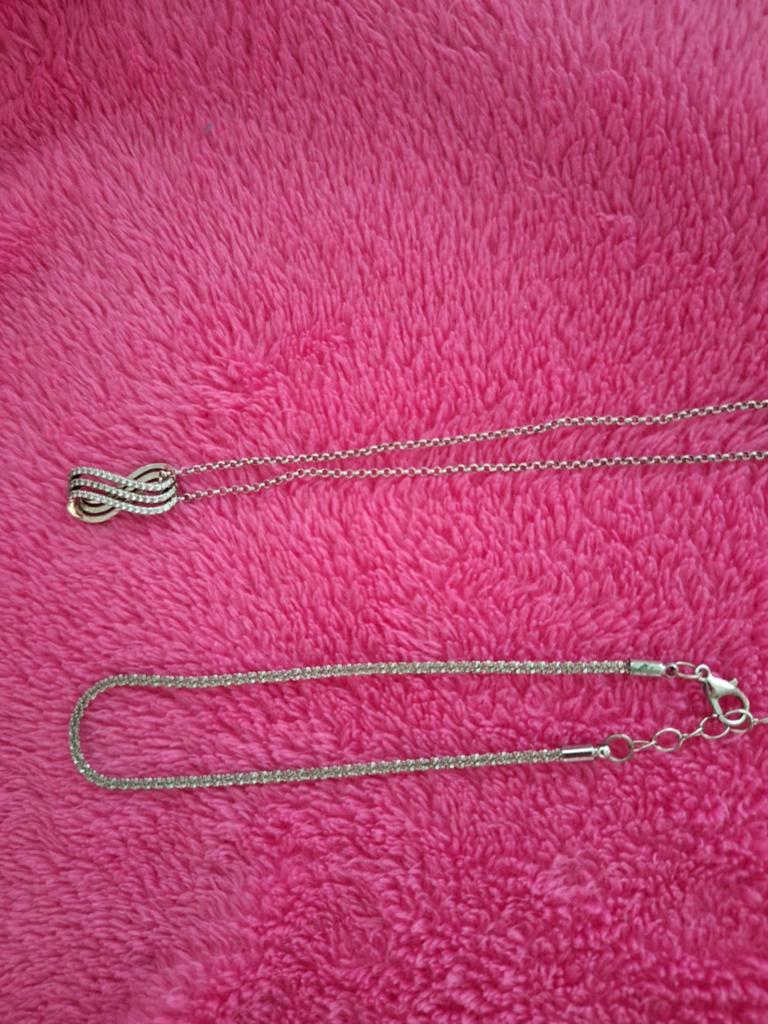 Nieuwe zilveren ketting Gratis enkelketting, Ophalen of Verzenden, Nieuw, Zilver, Met hanger