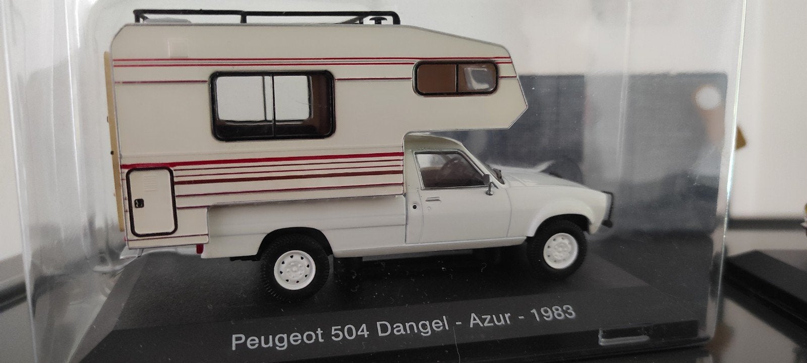 Campingcar Peugeot 504 Dangel 1984 1:43 in blisterverpakking, Ophalen of Verzenden