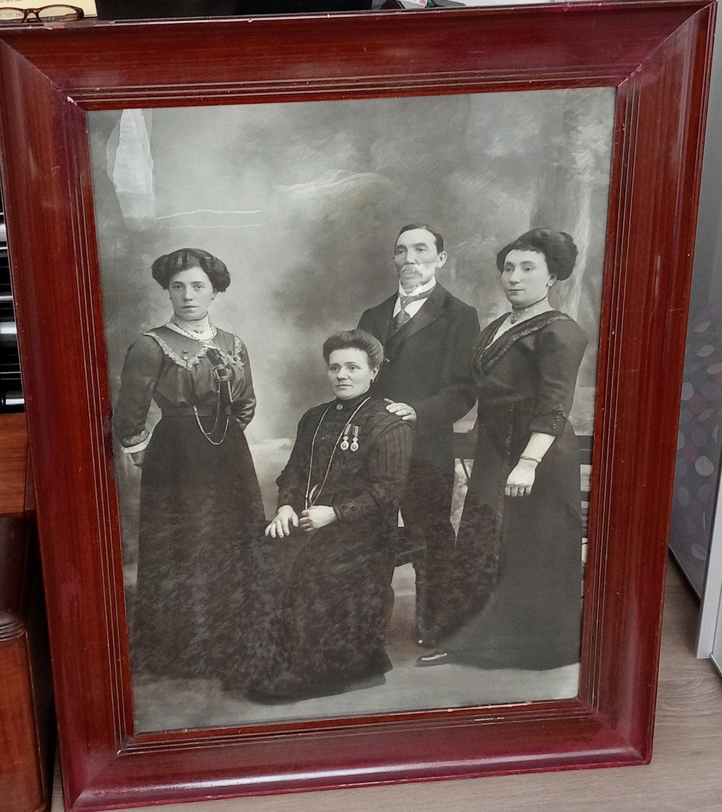 Antieke kader met familie portret., Ophalen, Gebruikt, Foto of Poster, 75 – 100