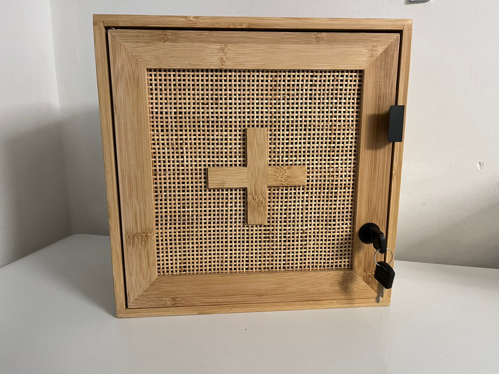 Apotheekkastje wenko met slot, Huis en Inrichting, Ophalen, Met plank(en), Zo goed als nieuw, Minder dan 150 cm