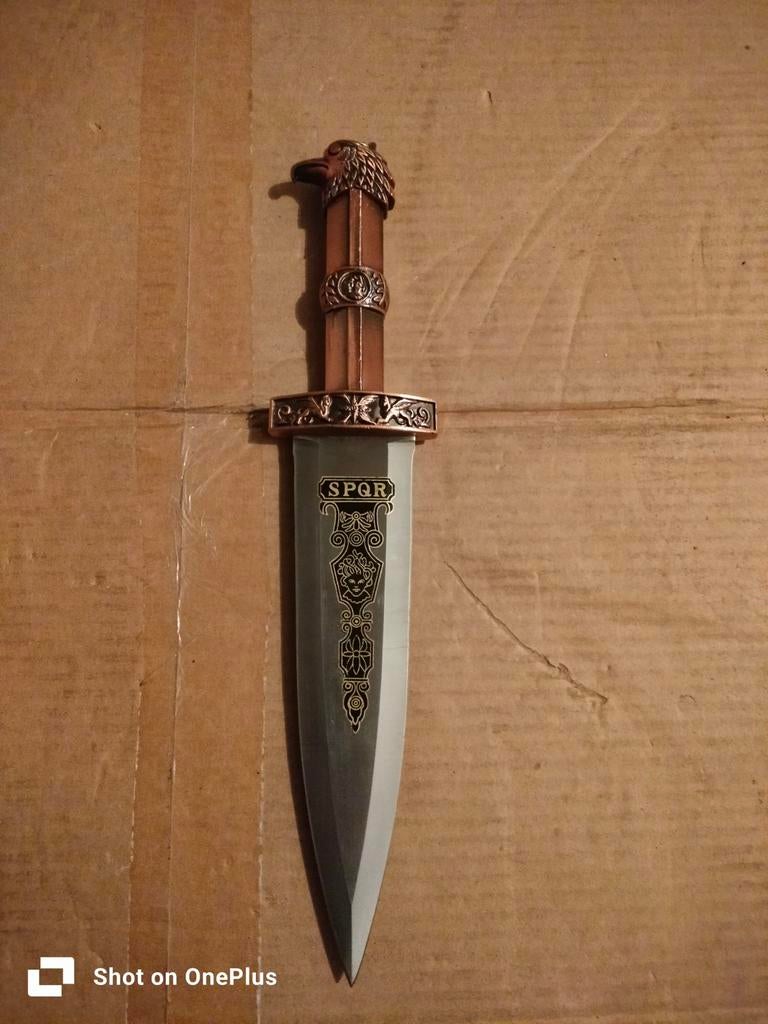 Mes hunting knife, Ophalen
