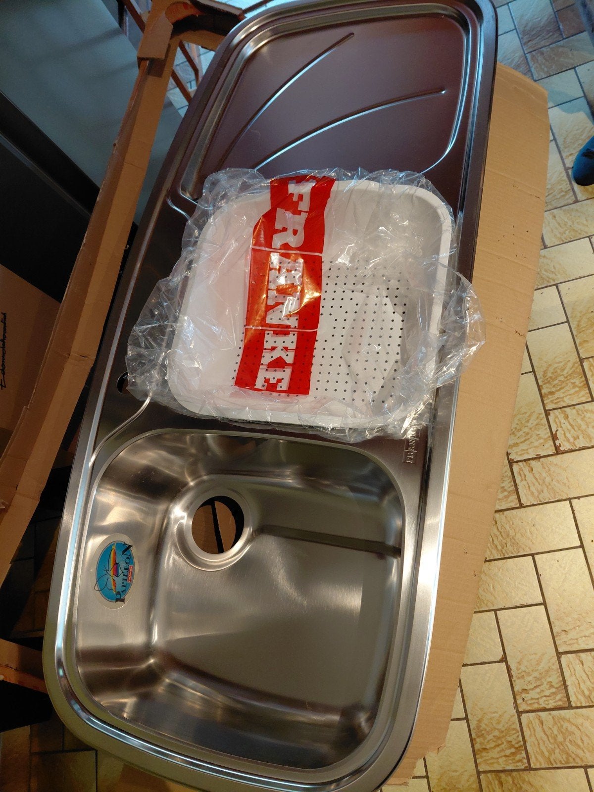 Pompbak keuken, Enlèvement