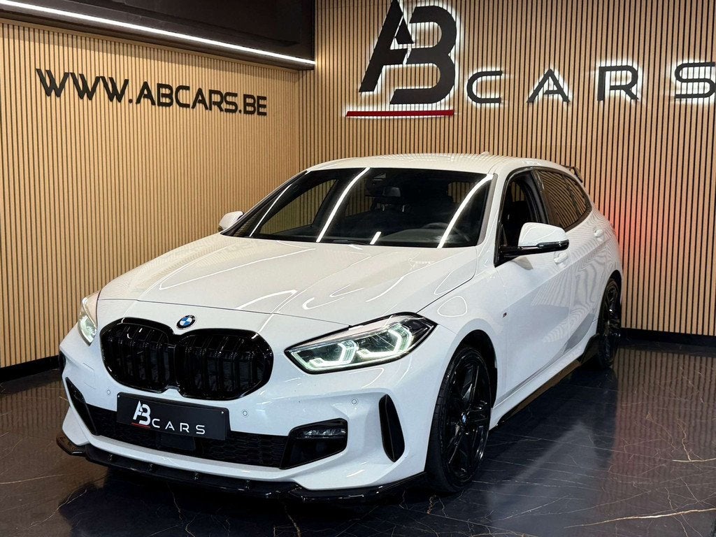 BMW 1 Serie 118 118i * PACK M PERFORMANCE * GAR 12 MOIS * 1E, Auto's, 1 Reeks, Wit, Bedrijf, 5 deurs