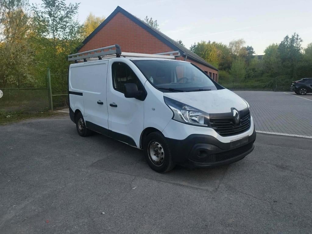 Renault trafic prêt à immatriculée, Autos, Achat, Diesel, Particulier, Bluetooth