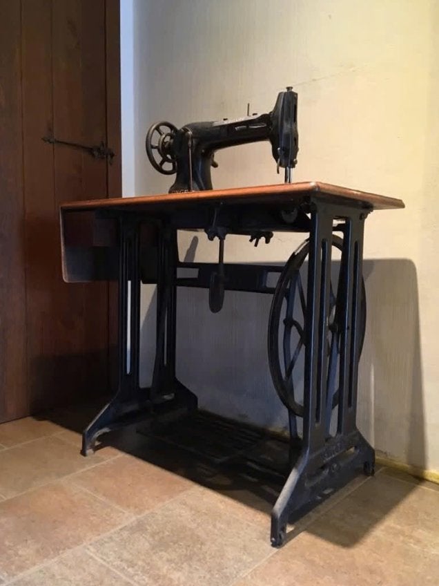 Ancienne machine à coudre SINGER, Antiquités & Art, Antiquités | Machines à coudre, Enlèvement