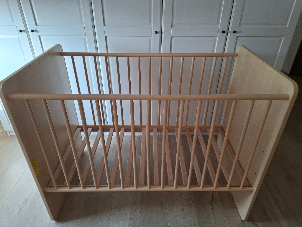 Babybed omvormbaar tot juniorbed, Ophalen, Zo goed als nieuw, Minder dan 140 cm, Matras