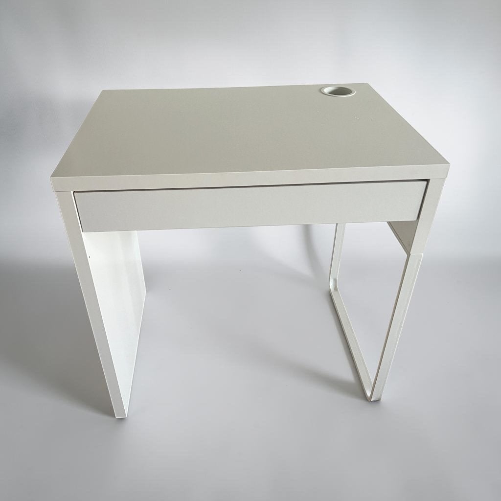 IKEA MICKE bureau wit met lade – in goede staat, Bureau d'ordinateur, Enlèvement, Utilisé, IKEA