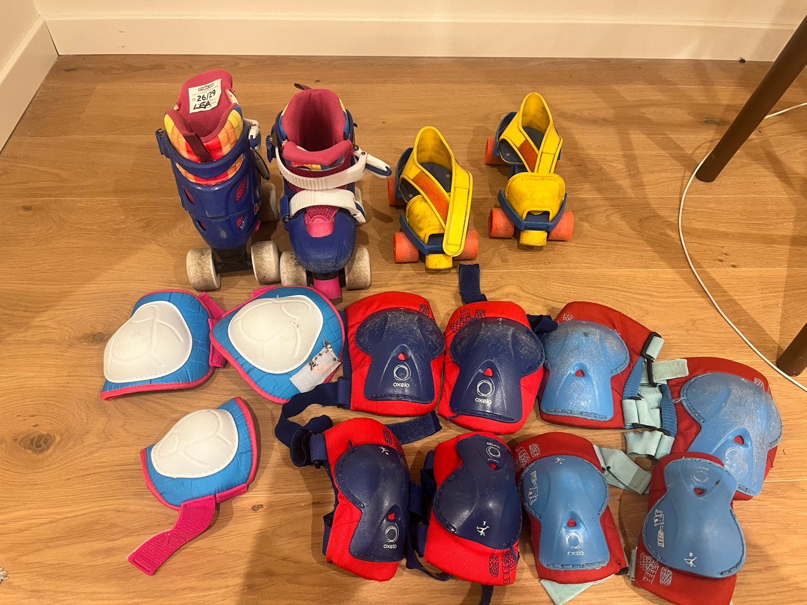 rolschaatsen en beschermers – K3 ( 26-29) + Fisher-Price, Ophalen, Kinderen, Verstelbaar, Gebruikt