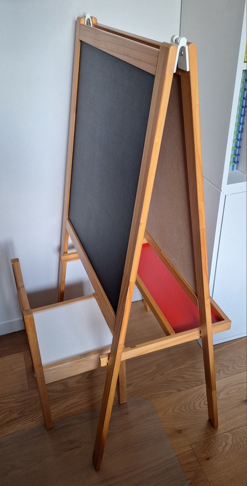 Tableau double face avec petite chaise pour enfant, Enlèvement, Comme neuf