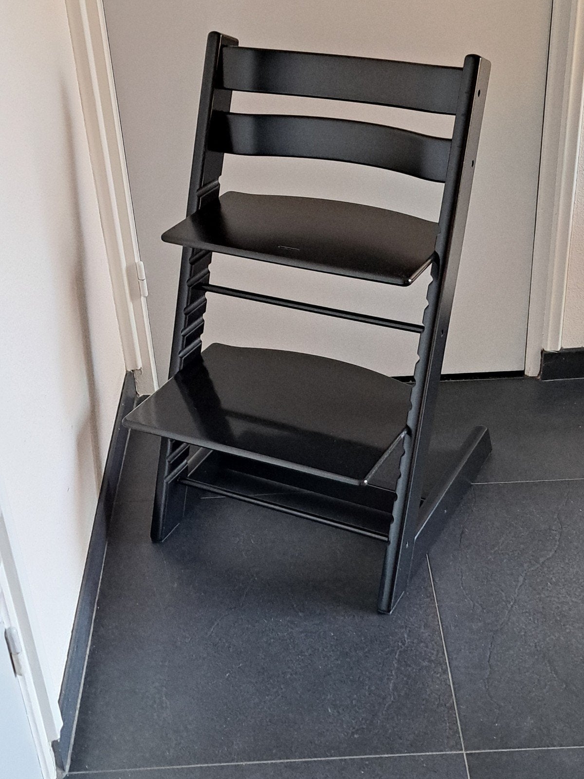 Chaise pour enfant Stokke Tripp Trapp NEW MODEL en noir sati, Enlèvement, Comme neuf, Chaise évolutive, Coulissant