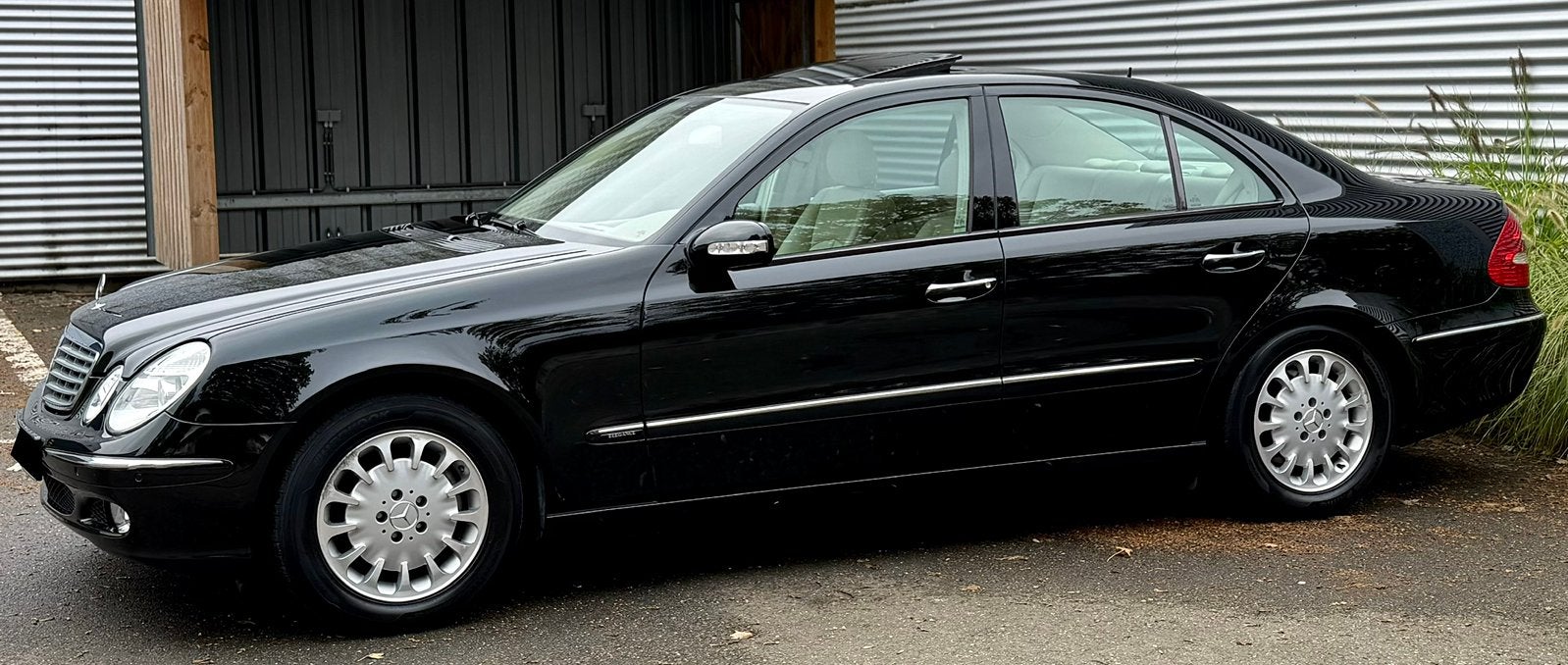 Mercedes E220 cdi Automaat 85.000 kms!! Leder/ Pdc.., 4 deurs, Achterwielaandrijving, Beige, 4 cilinders