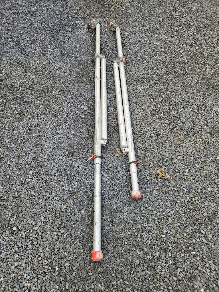 2 stabilo's voor bv Altrex, Solide enz slecht 100 euro!, Doe-het-zelf en Bouw, Steigers, Ophalen, Gebruikt, Rolsteiger of Kamersteiger