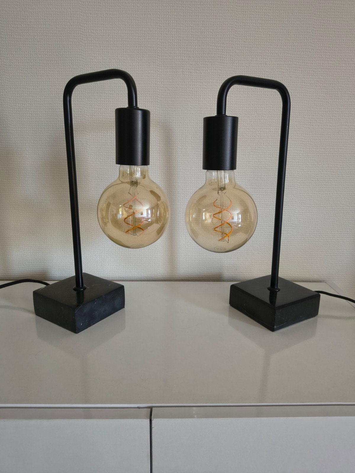 2 héél mooie degelijke lampen. Lichtbron inbegrepen., Ophalen