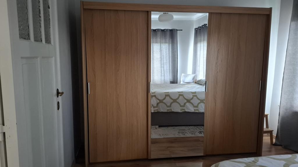Armoire, commode, tables de chevet, Enlèvement, Comme neuf