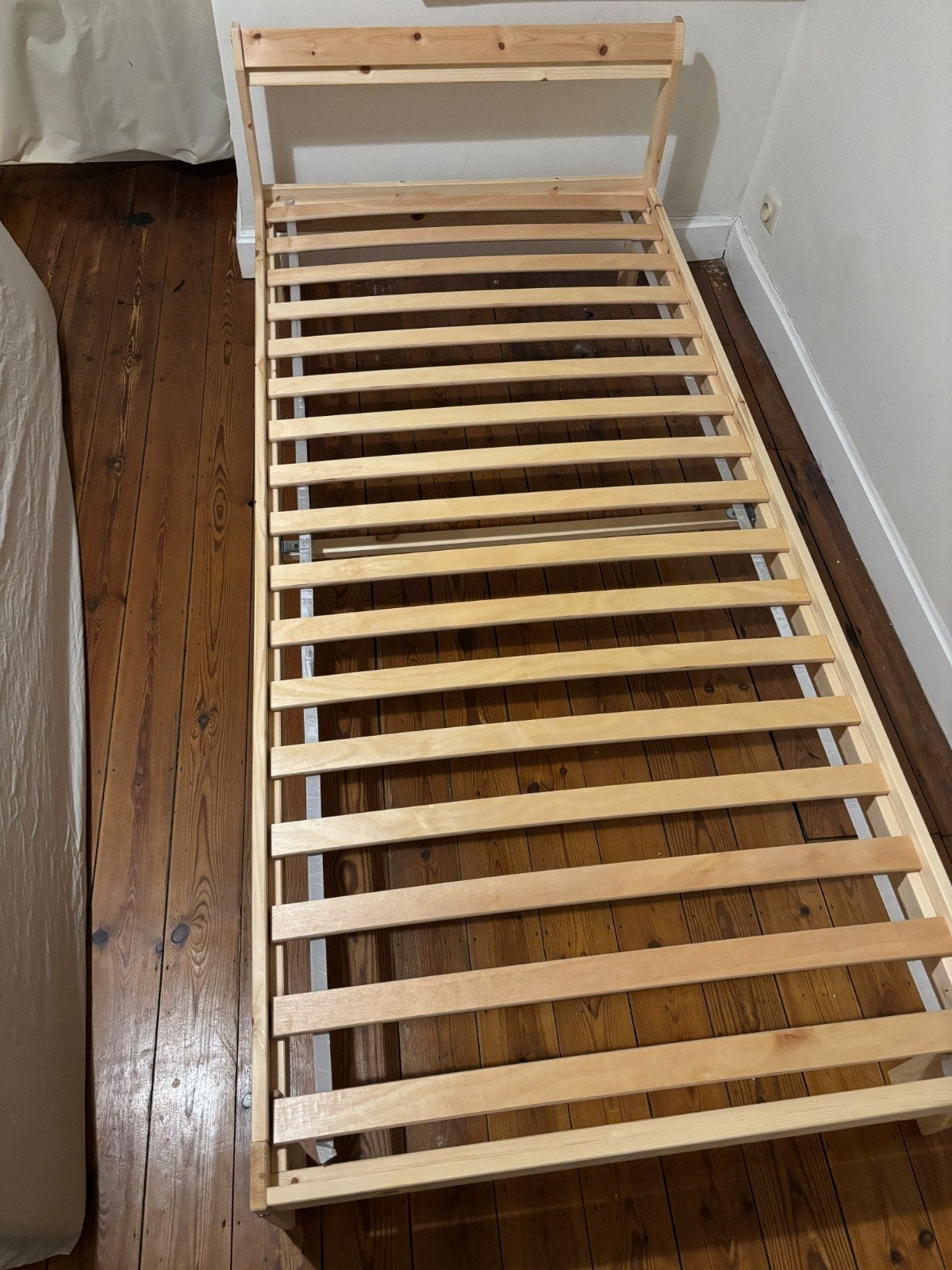 Ikea Bed + matras, Huis en Inrichting, Ophalen, 90 cm, Neiden Grenen Luroy Vestmarka, Zo goed als nieuw