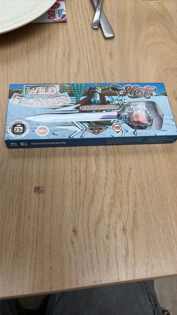 Shot wild frontier 23 gram, Sport en Fitness, Darts, Ophalen, Zo goed als nieuw, Pijlen