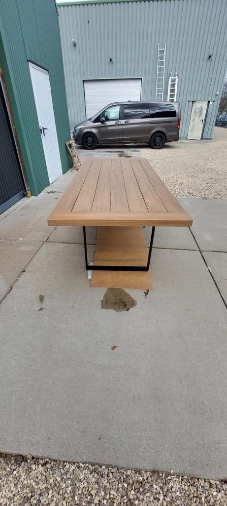 Teak tafel met stalen onderstel 240x100, Huis en Inrichting, Tafels | Eettafels, Ophalen