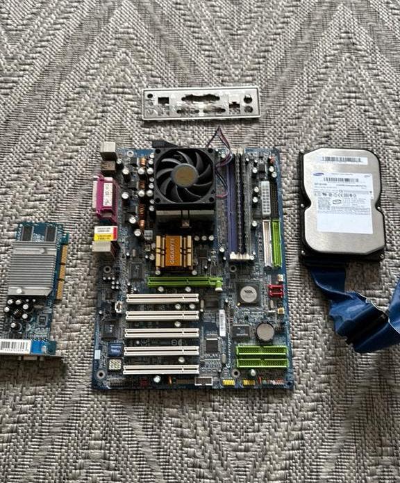 Retro moederbord cpu ram+ geforce fx5200, Informatique & Logiciels, Cartes mères, Enlèvement, Comme neuf
