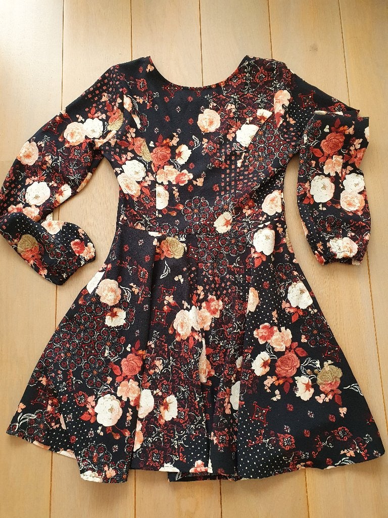 Abercrombie & Fitch bloemenjurk small zgan, Ophalen, Zwart, Zo goed als nieuw, Maat 36 (S)