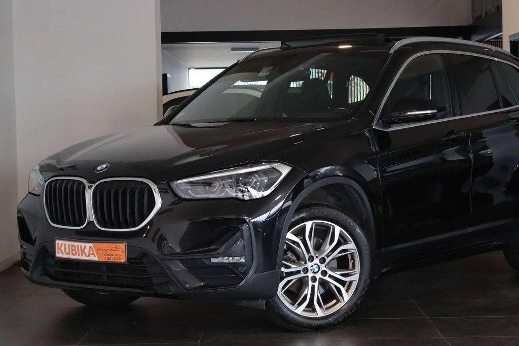 BMW X1 X1 2.0 dA sDrive18 LED Pano CruiseC Leder Garantie*, Auto's, BMW, 4 cilinders, Zwart, Leder, Bedrijf