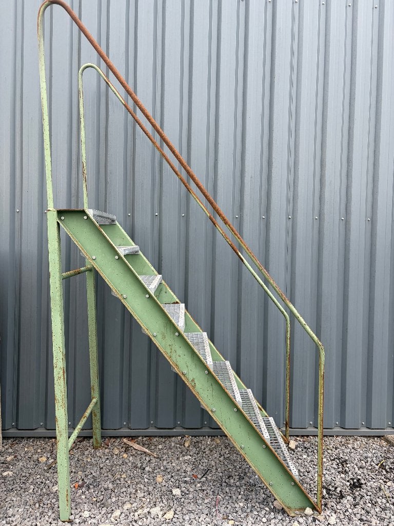 Metalen trap met leuning, Doe-het-zelf en Bouw, Ladders en Trappen, Ophalen, Gebruikt, Trap, 2 tot 4 meter
