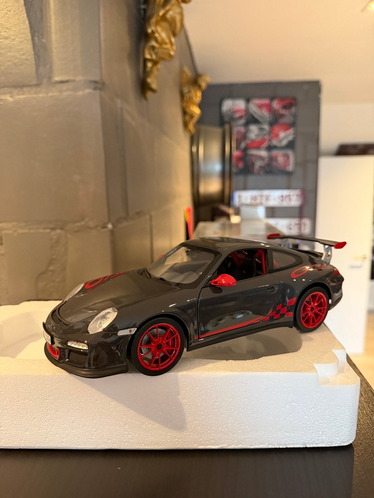 Porsche 997 GT3 RS dealer model, Hobby en Vrije tijd, Ophalen of Verzenden, Zo goed als nieuw