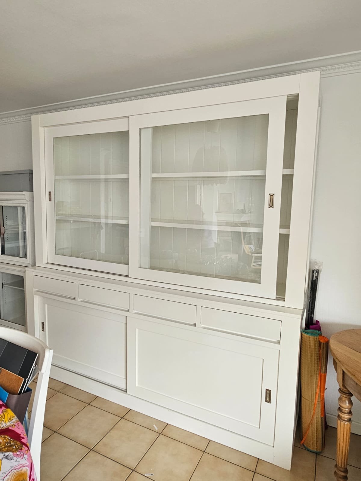 Buffet 2 pièces blanc de style campagnard et vitrine, Maison & Meubles, Enlèvement, Comme neuf, Mooie waardevolle landelijke witte kast