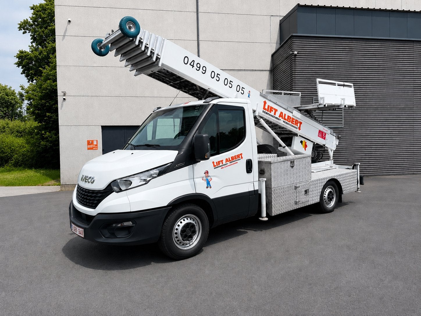 Iveco Daily  Klaas verhuislift 30m. (nissan cabstar), Auto's, Bestelwagens en Lichte vracht, Iveco, Wit, Bedrijf, 2 deurs