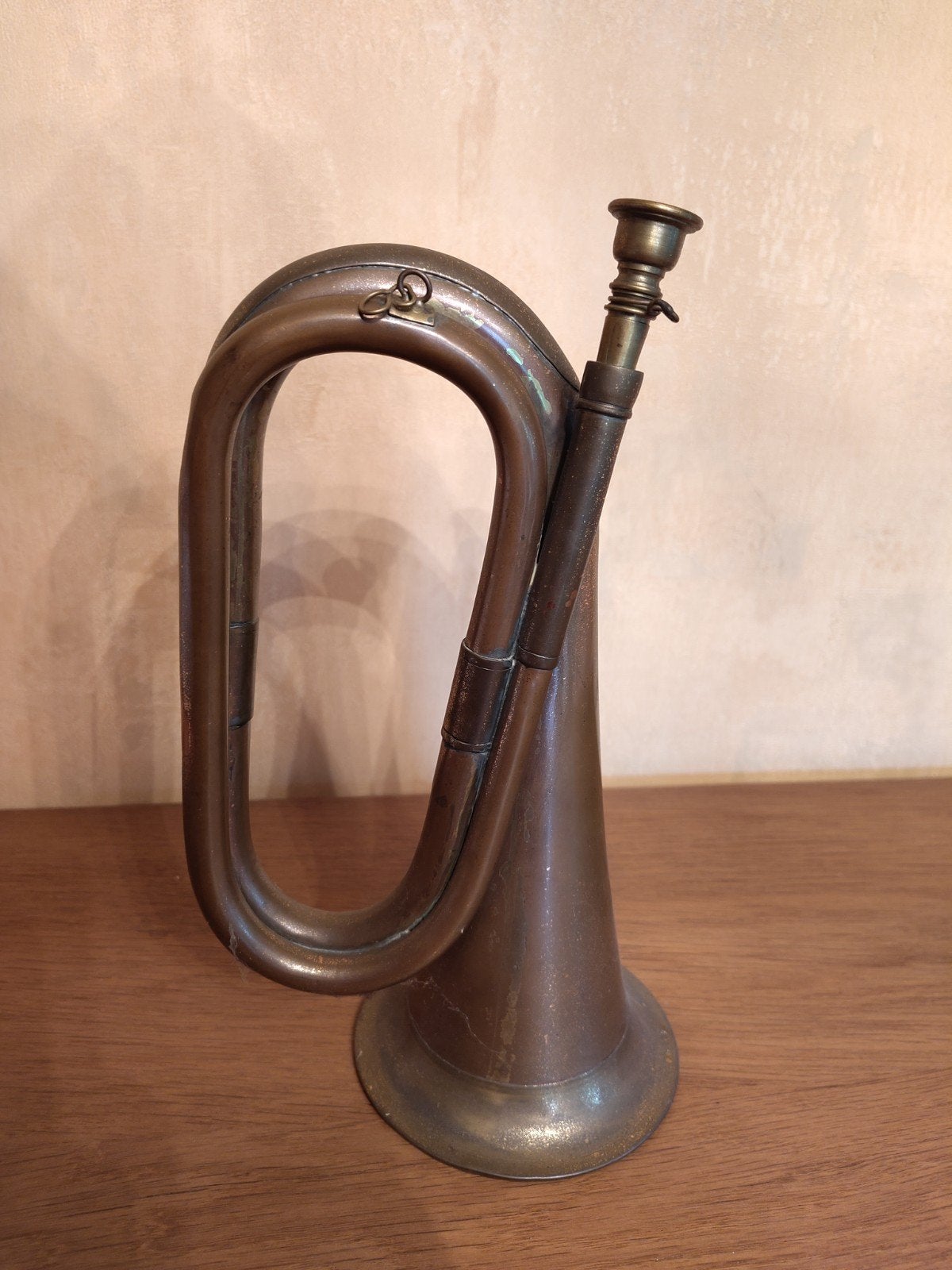 2 koperen blaasinstrumenten (hoorn), Ophalen