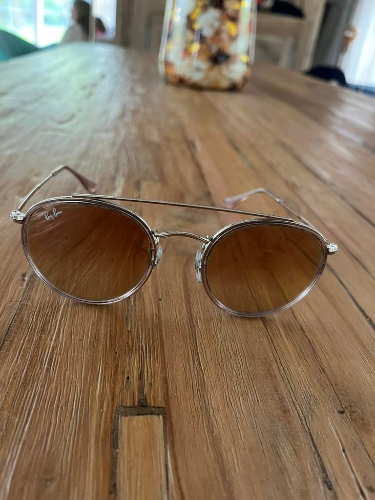 Ray-Ban goudkleurige zonnebril dames, in uitstekende staat, Zonnebril, Beige, Ophalen of Verzenden, Zo goed als nieuw