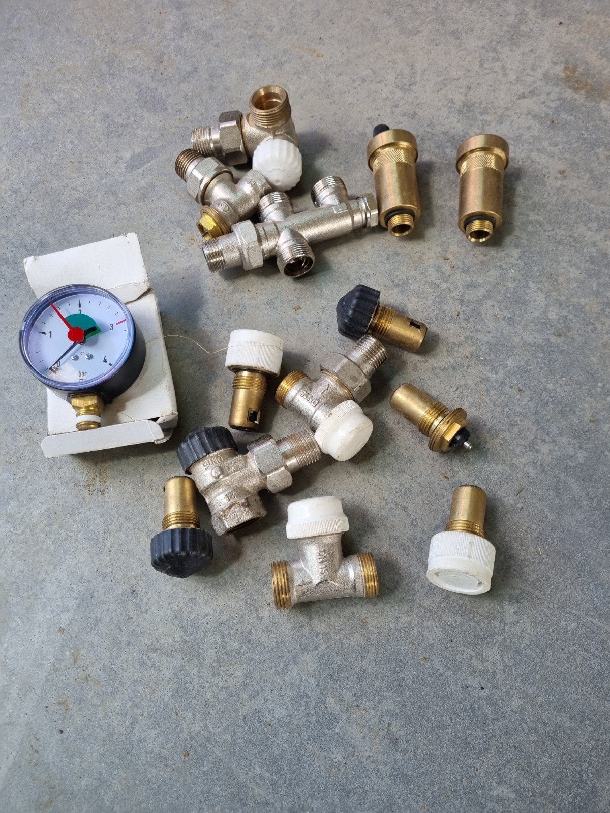 Radiatorkranen, manometer, perskoppelingen alpex, Ophalen